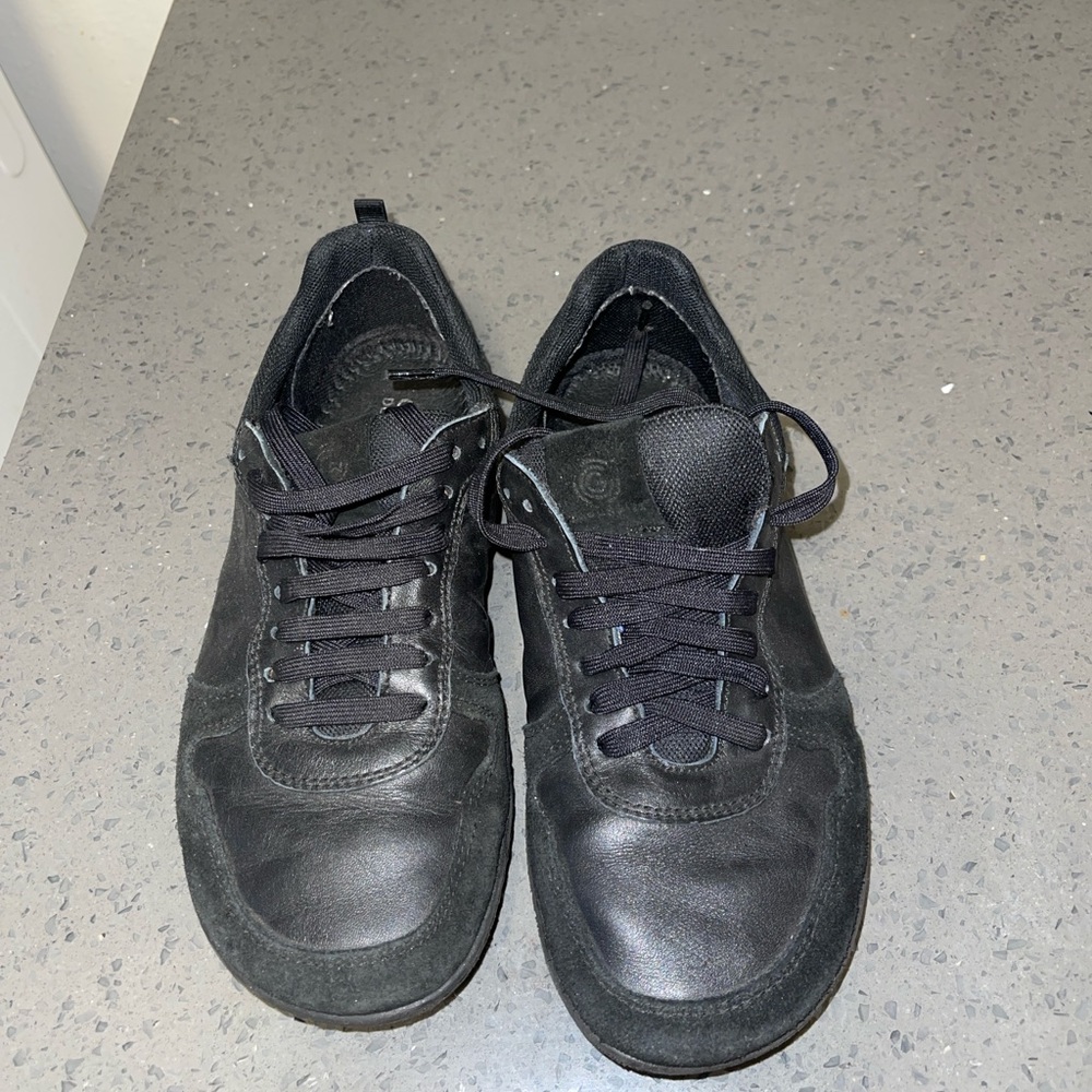 Groundies black leather shoes 38